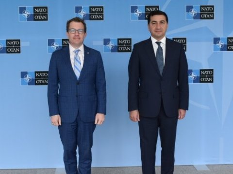 Hikmət Hacıyev NATO-da normallaşma prosesini müzakirə etdi