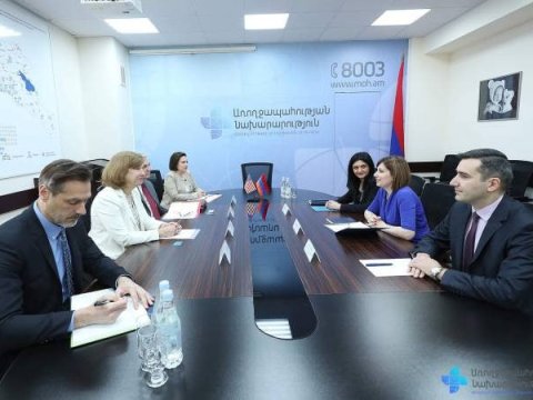 ABŞ səfiri erməni nazirlə danışıqlar apardı