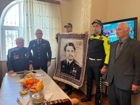 Həmkarları 90 yaşlı polis veteranını təbrik ediblər - FOTOLAR