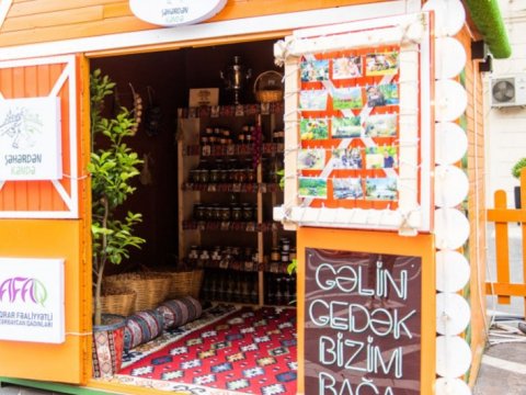 Yerli fermerlərin məhsulları xeyriyyə yarmarkasında sərgilənir - FOTOLAR