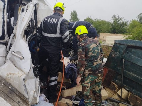 Kürdəmirdə dəhşətli qəza - 2 ölü, 8 yaralı (VİDEO)