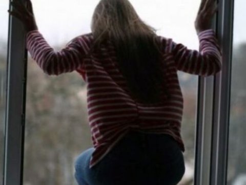 Məktəbin 2-ci mərtəbəsindən yıxılan şagird Bakıya gətirildi