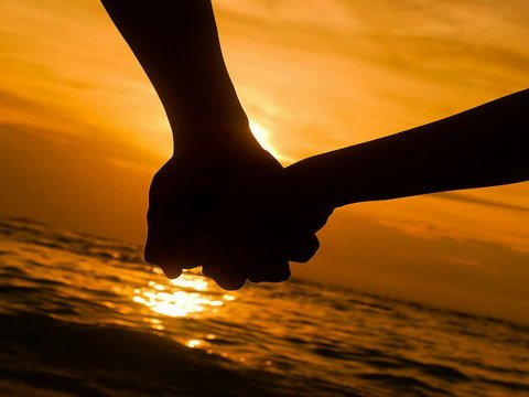 Məktəbli oğlanla qaçan qız ailəsinə qaytarıldı