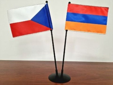 Çexiya Bakı ilə sülhə nail olmaq üçün İrəvana kömək vəd edir