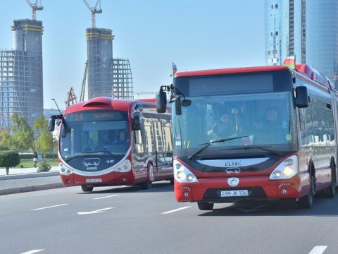 Bakıda 142 avtobus ünvana gecikir