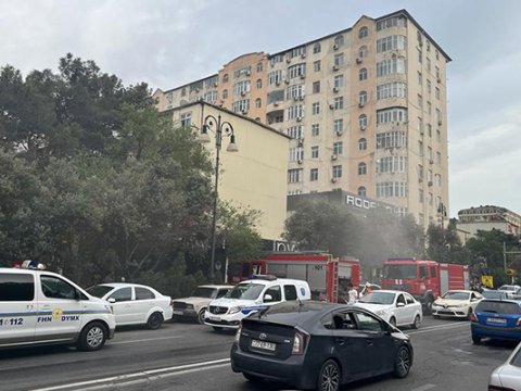 Bakıda mağaza yandı