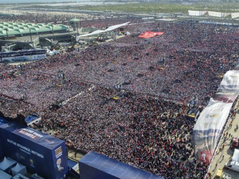 Ərdoğanın mitinqinə 1.7 milyon nəfər gəldi - VİDEO