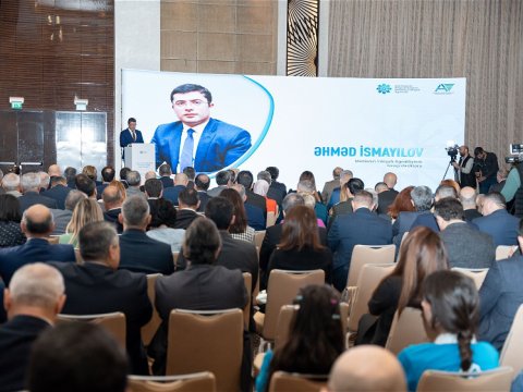 Heydər Əliyevin media siyasəti - Konfrans