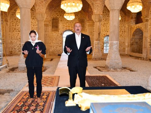 Prezident Yuxarı Gövhər Ağa məscidinin AÇILIŞINDA