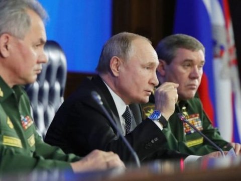 Putin ehtiyatda olan hərbçiləri təlimə TOPLAYIR