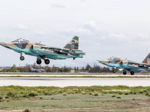 Azərbaycan və Türkiyə pilotları birgə uçuşlar edib - VİDEO