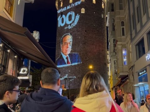 Heydər Əliyevin fotosu Qalata Qülləsində - VİDEO