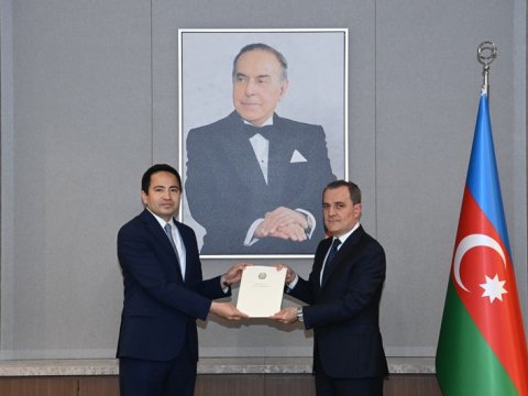 Qazaxıstanın yeni səfiri Azərbaycana gəldi 