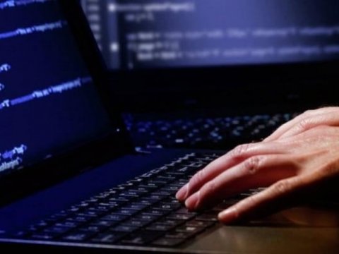 200 mindən çox məmurun şəxsi məlumatı internetə sızdı