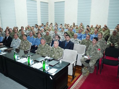 General Türkiyə nümayəndələri ilə görüşdü 