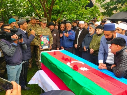 Şəhid hərbçimiz dəfn olundu - YENİLƏNİB 