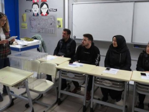 Türkiyədə məntəqə sədrləri seçki andı içdi