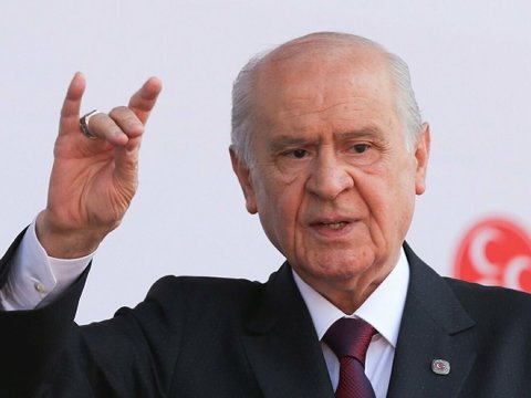 Bahçeli Ankarada səs verdi, namizədlərə uğurlar arzuladı