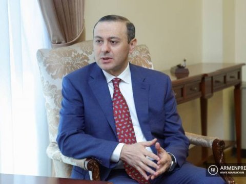 Qriqoryan NATO komitəsində görüş keçirdi