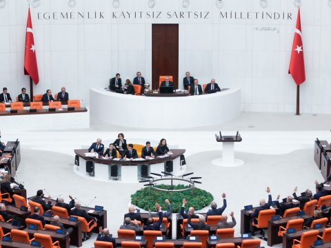 Partiyaların 2018 və 2023 seçkilərində qazandığı mandat sayı - MÜQAYİSƏ