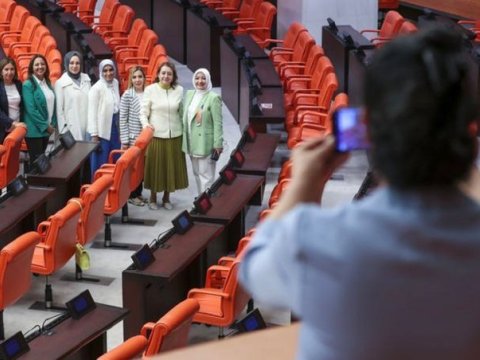 Türkiyədə yeni seçilən deputatların 20 faizi qadındır