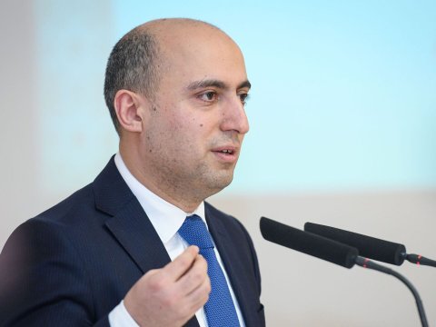 Nazir: 2003-cü ildə qırmızı diplom almışam 