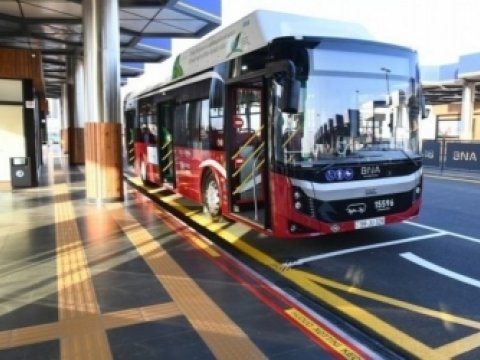 Bakıda 230 avtobus ünvana gecikir 