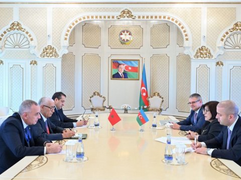 Spikerlər danışıqlar apardılar