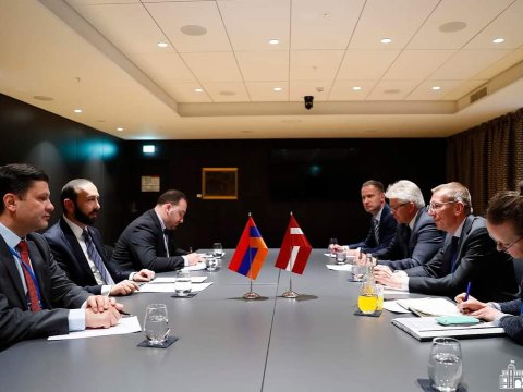 Mirzoyan latviyalı həmkarı ilə Azərbaycanı müzakirə etdi 