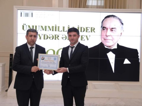 Partiya fəalları Heydər Əliyev Mərkəzini ziyarət ediblər - FOTOLAR