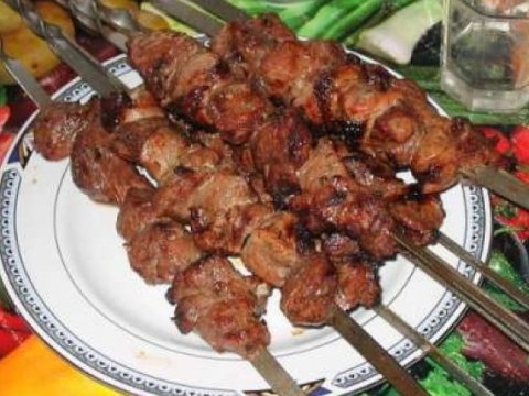 Quduz qoyunları kəsib ailəsinə qonaqlıq verdi - Şabranda olay