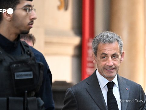 Məhkəmə Sarkozi barədə qərarı qüvvədə saxladı