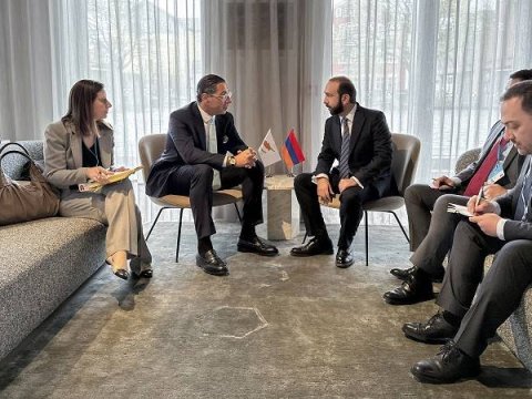 Mirzoyan kiprli həmkarı ilə Azərbaycandan DANIŞDI