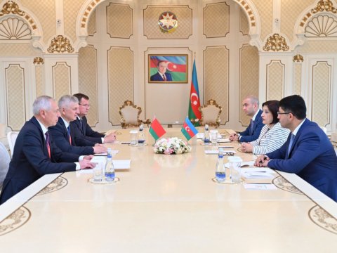 Spiker Belarus nümayəndə heyəti ilə görüşdü