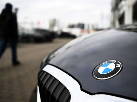 Ukraynaya yardım üçün yığılan pulla özünə maşın aldı 