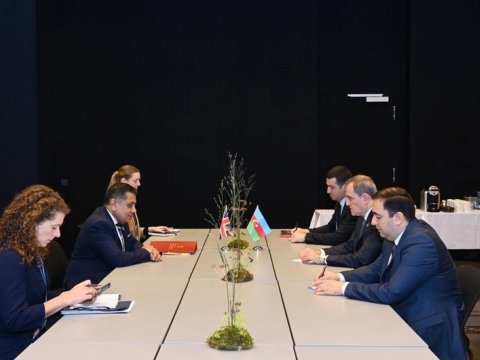 Ceyhun Bayramov britaniyalı nazirlə danışıqlar apardı