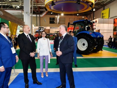 Prezident və xanımı sərgidə - FOTOLAR (YENİLƏNİB)