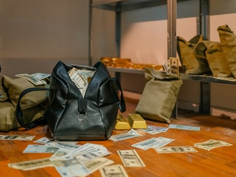 Bakıda evdən 10 min manatlıq oğurluq