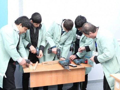 Peşə liseyləri məzunlarının yekun attestasiyası aparılıb