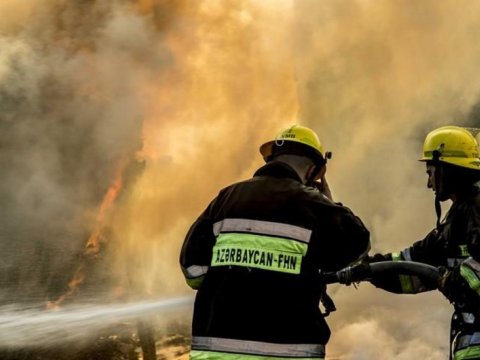 Bakıda çoxmərtəbəli binada YANĞIN
