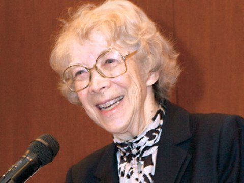 95 yaşlı qadın hakim təqaüdə çıxmaqdan imtina etdi