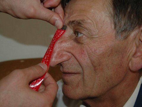 Burnu ilə rekord qıran kişi vəfat etdi