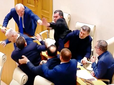 Gürcü deputatlar Rusiyaya görə dalaşdılar 
