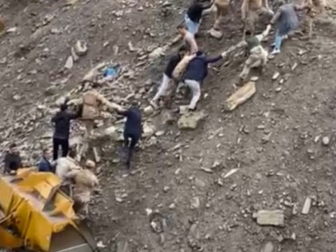 Hərbi maşın körpüdən aşdı - 9 nəfər xəsarət aldı