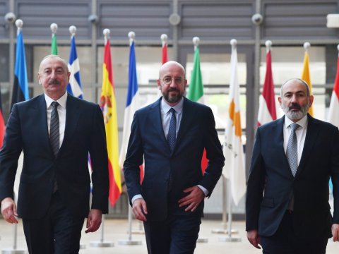 İrəliləyiş var, amma sülh görünmür...