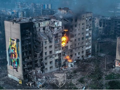 Baxmut döyüşləri - Ukrayna ordusu şəhəri mühasirəyə alır