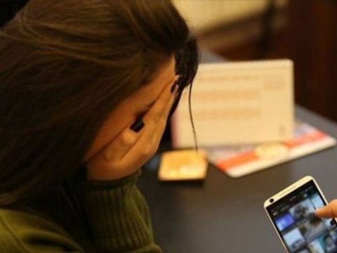 Qadını fotoları ilə şantaj edib PUL ALDI