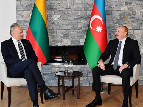 Prezidentlərin məhdud tərkibdə görüşü KEÇİRİLİB