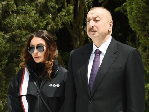 Prezident və xanımı Litvada abidəni ziyarət etdi