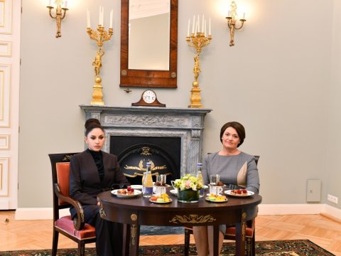 Vilnüsdə birinci xanımların görüşü olub